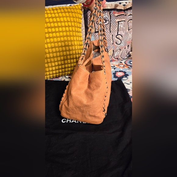 Beautiful Gently used Chanel bag with Chain detailed Straps! - Picture 5 of 16